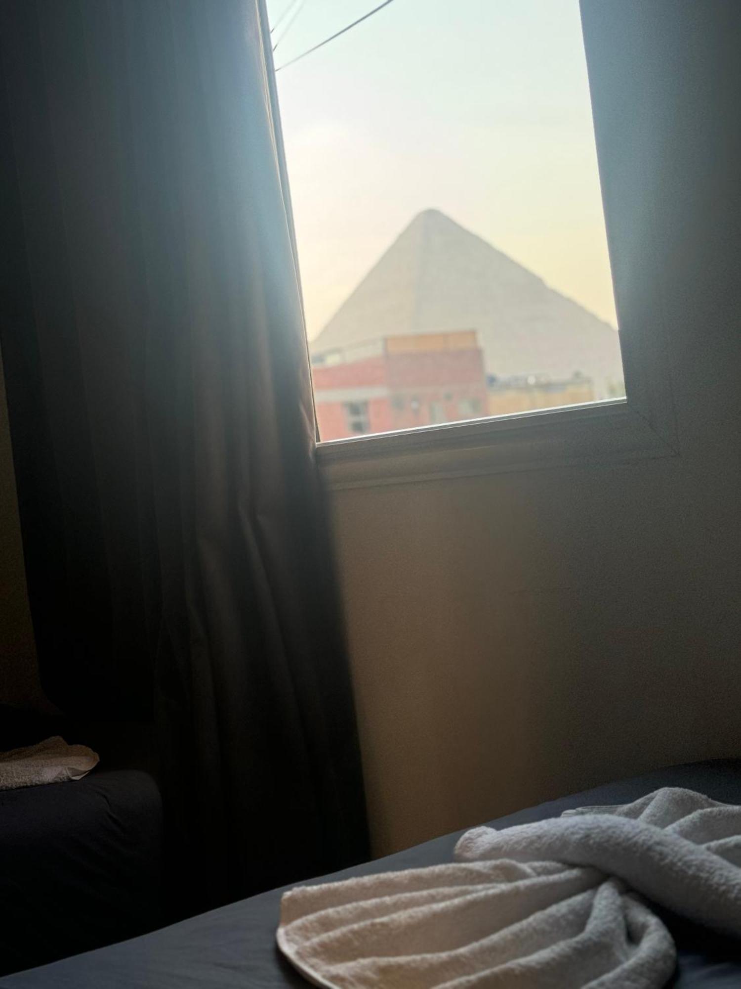 Pyramids And Sphinx Hotel Kafret el-Gabal Exteriör bild