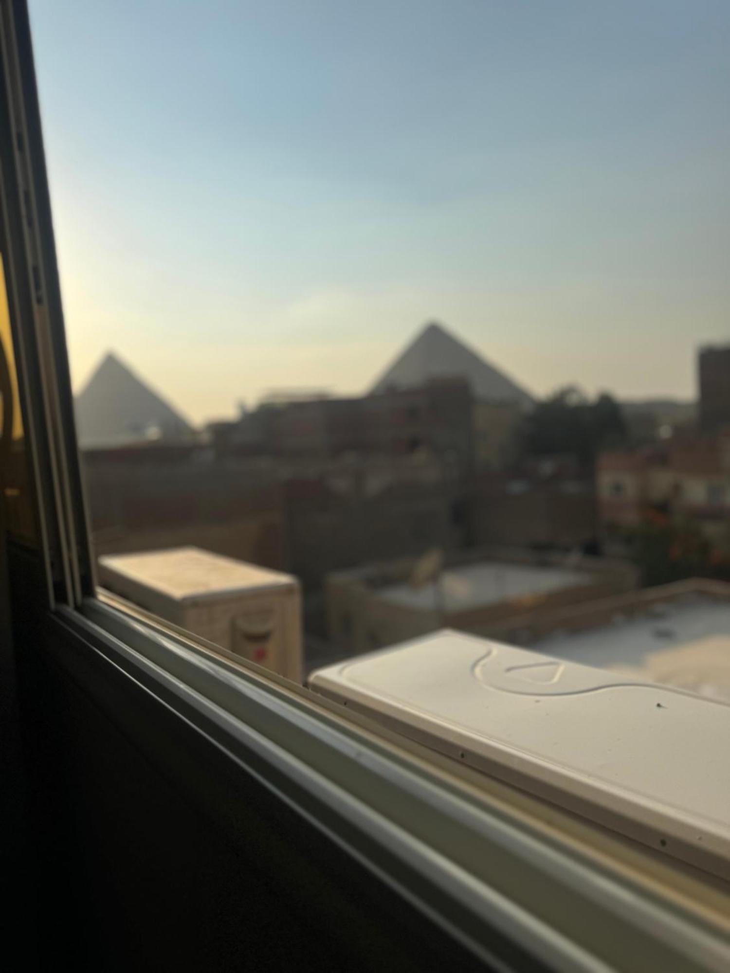 Pyramids And Sphinx Hotel Kafret el-Gabal Exteriör bild