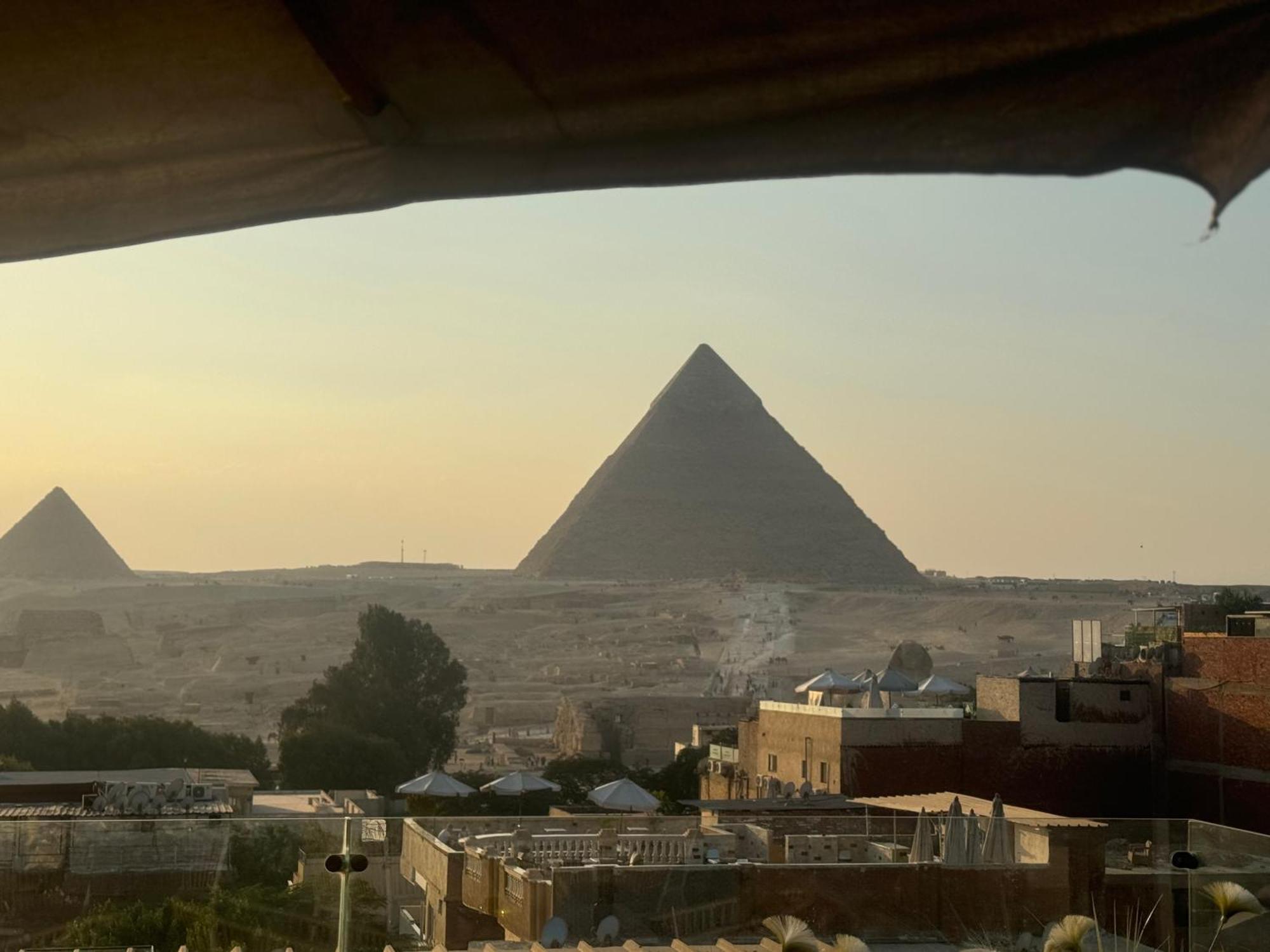 Pyramids And Sphinx Hotel Kafret el-Gabal Exteriör bild